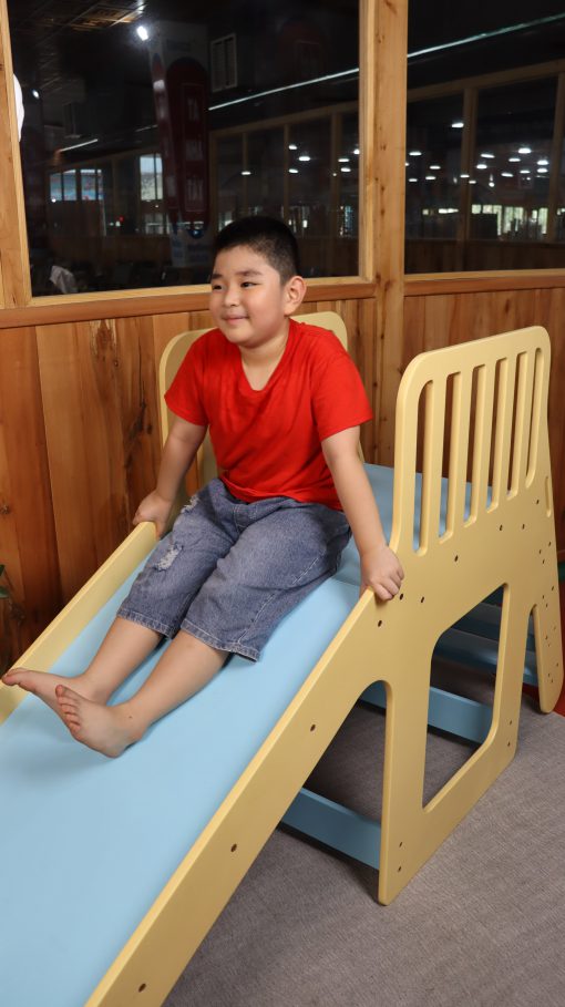 CẦU TUỘT TRẺ EM
